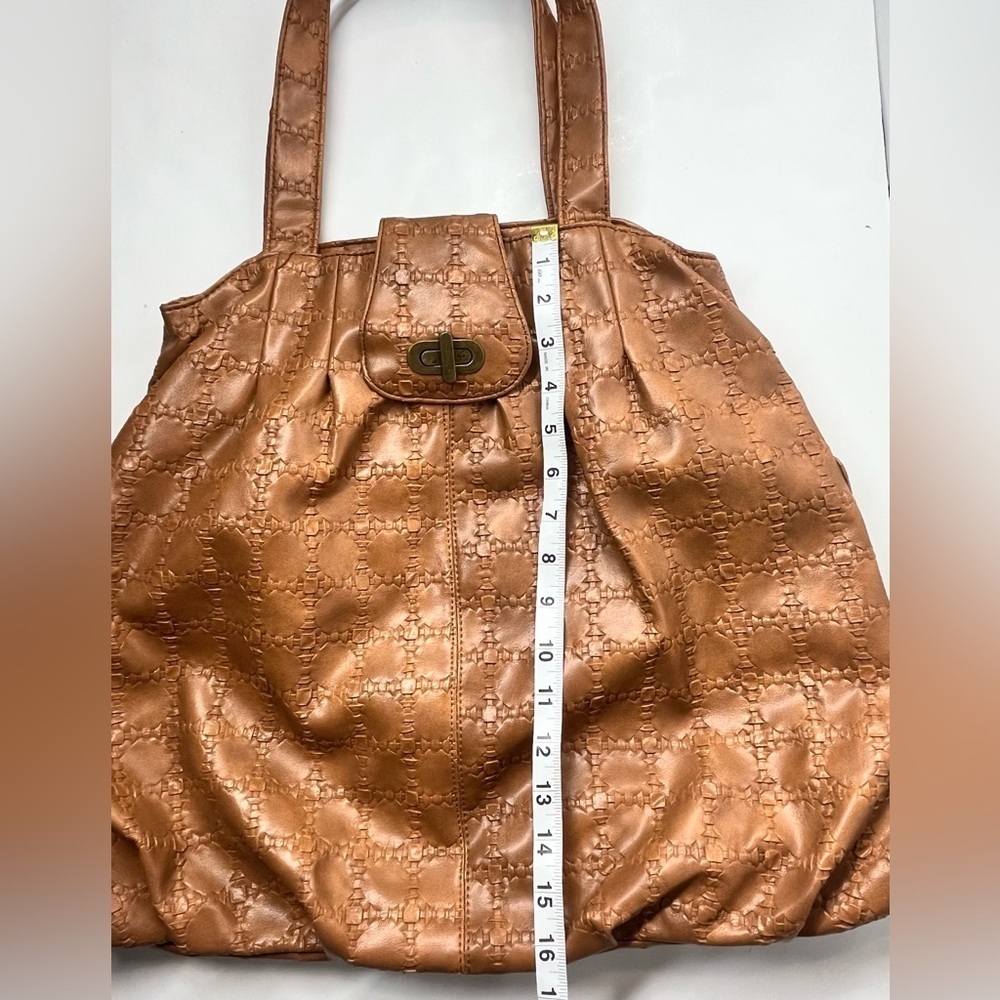 AMICI Accessories Elegant Tan Large Purse Tote or Shoulder Bag - Picture 6 of 16